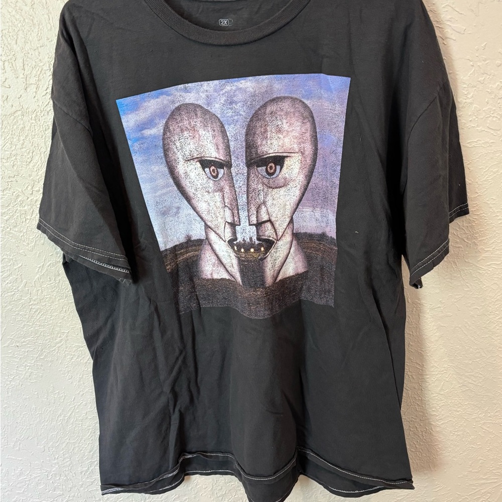 PINK FLOYD Black Short Sleeve Tee with Striking Graphic
